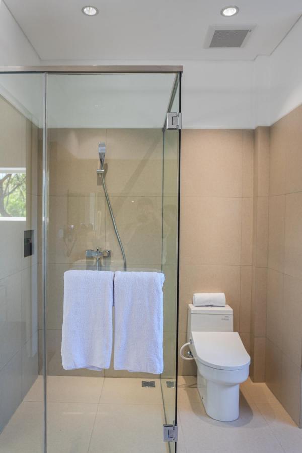 K Gallery Hotel Pasuruan Exteriör bild
