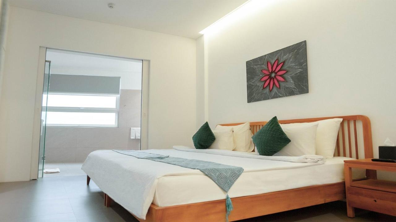 K Gallery Hotel Pasuruan Exteriör bild