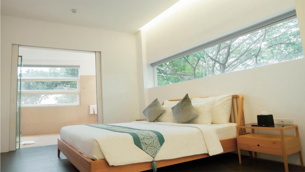 K Gallery Hotel Pasuruan Exteriör bild