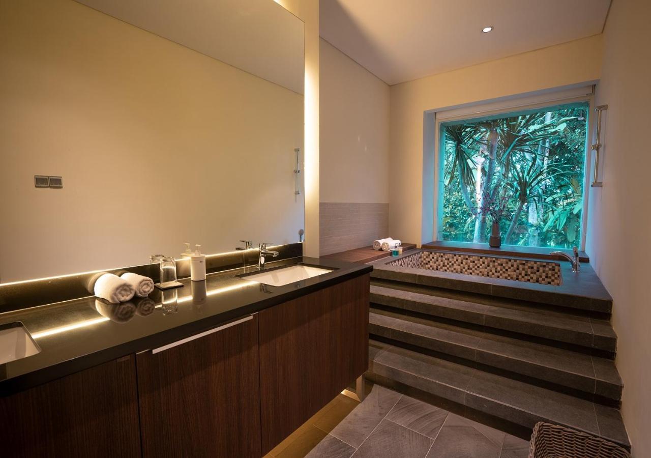 K Gallery Hotel Pasuruan Exteriör bild