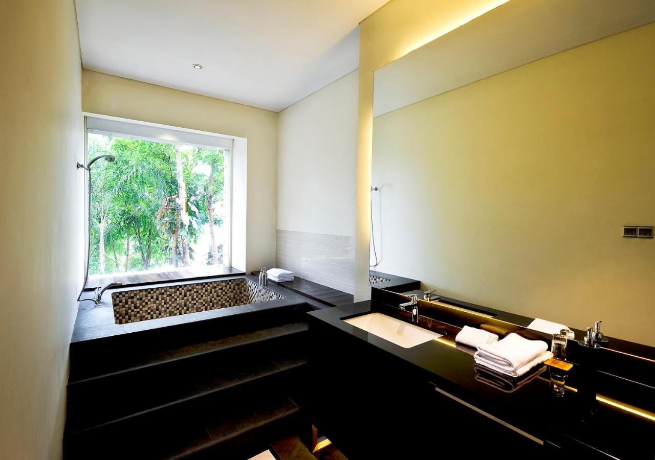 K Gallery Hotel Pasuruan Exteriör bild